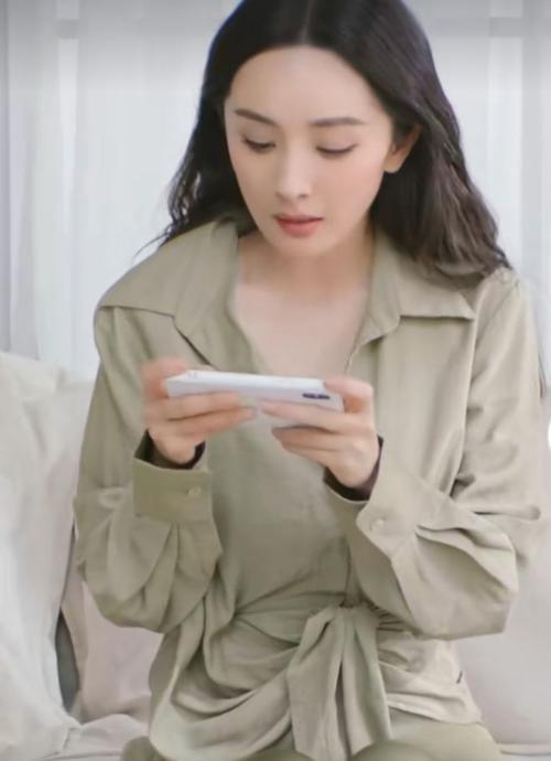 《杨幂游戏出装最新攻略——征战游戏世界的女神》（为你提供全面指南，杨幂游戏装备推荐一网打尽！）