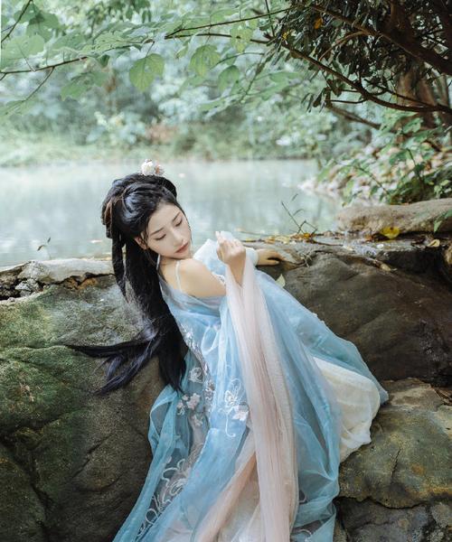 《谪仙瑶妹出装攻略最新》（打造超强瑶妹装备搭配，让你战无不胜！）